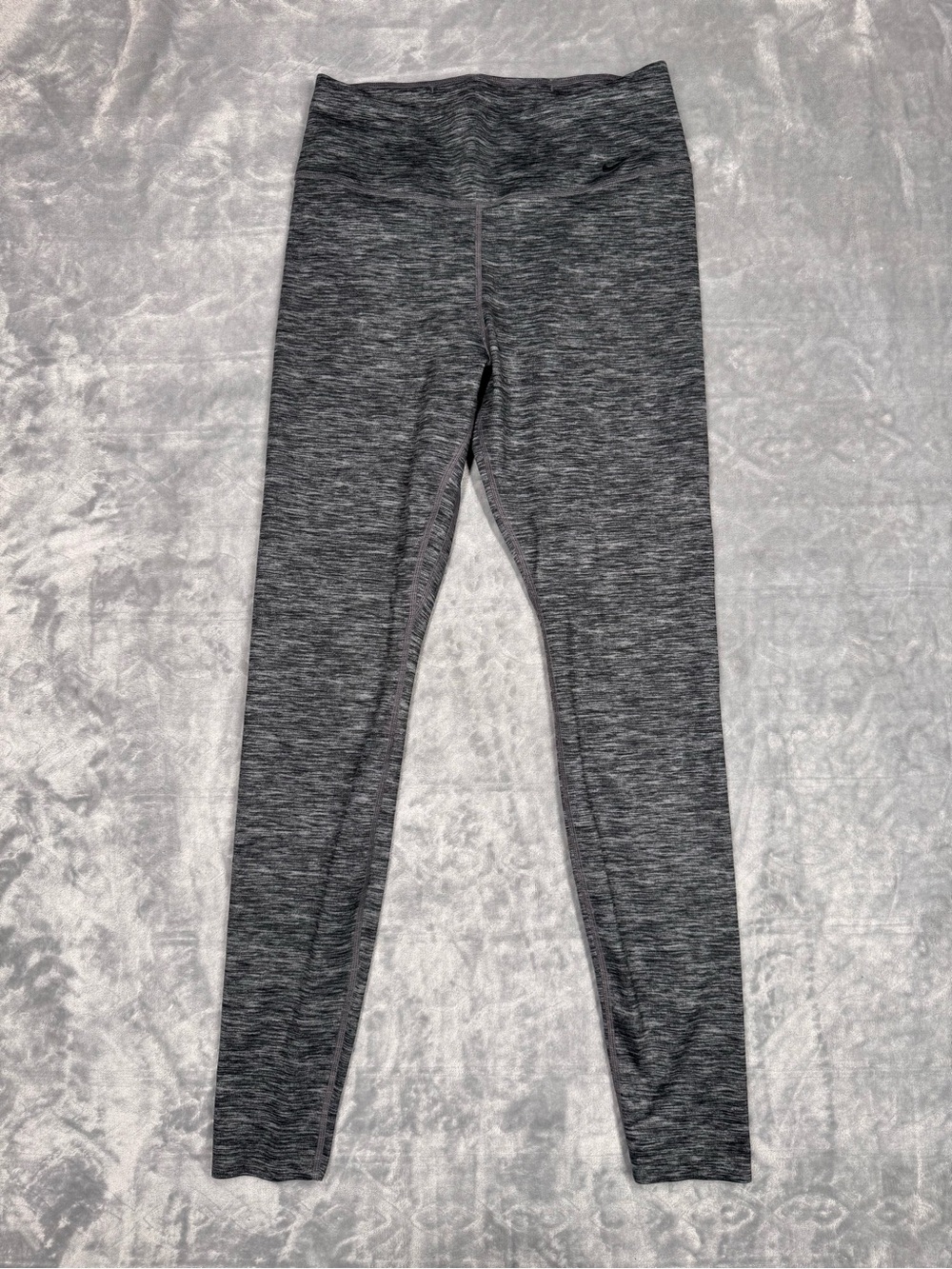 Nike Women’s Heather Charcoal Gray Leggings with Waist Pockets